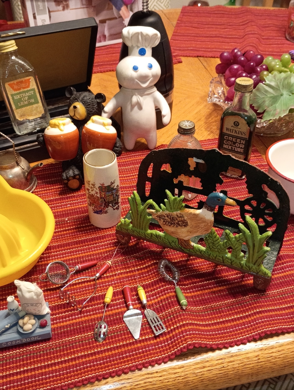 Ain't Over 20 Piece Miscellaneous Vintage Kitchen Lot